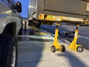 Trailer Legs Removed During On-Site Trailer Repair