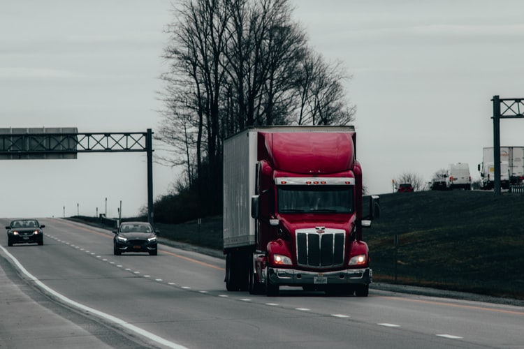 Signs Your Semi-Truck’s Transmission Could Need Repair