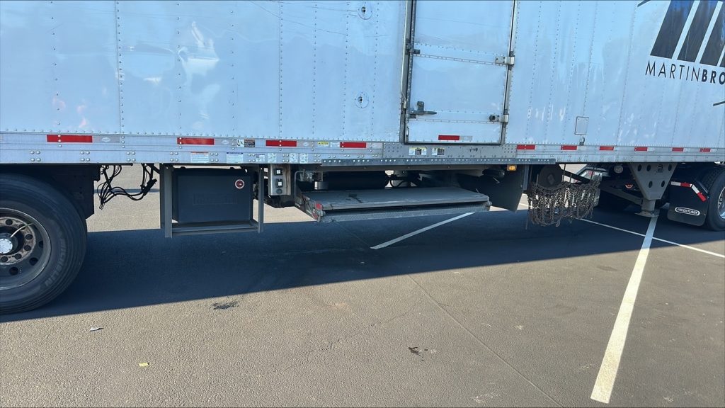 Trailer liftgate